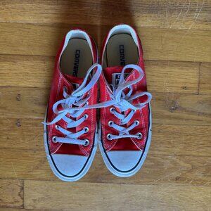 Chuck Taylor All Star Canvas - Red Low Tops